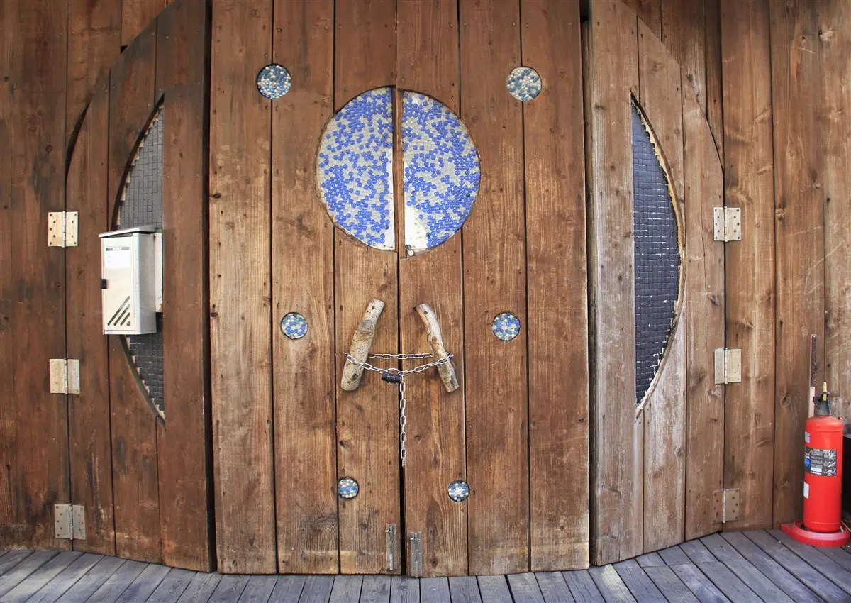 porte d'entrée en bois sur mesure